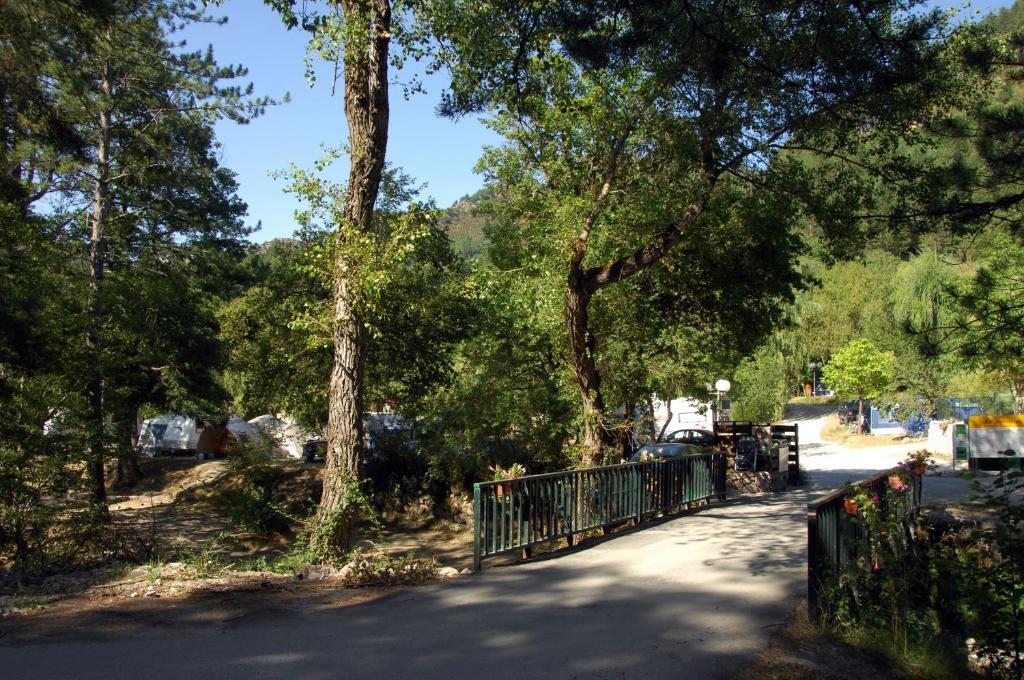 Camping La Ferme De Castellane Exterior foto